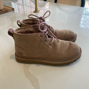 Adorable lace up Ugg mini boots